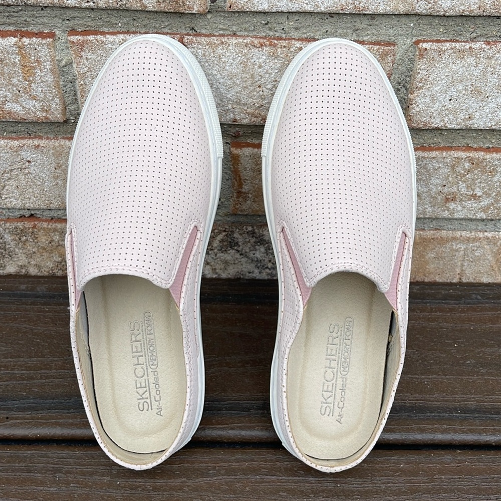 NIB Sketchers pink slip on shoe 5.5